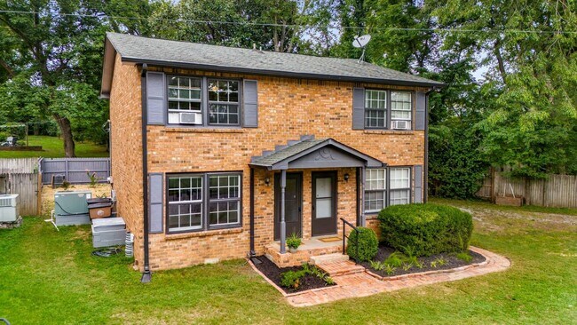 Foto del edificio - Awesome 2BE/1.5BA duplex in fantastic location in Nashville!