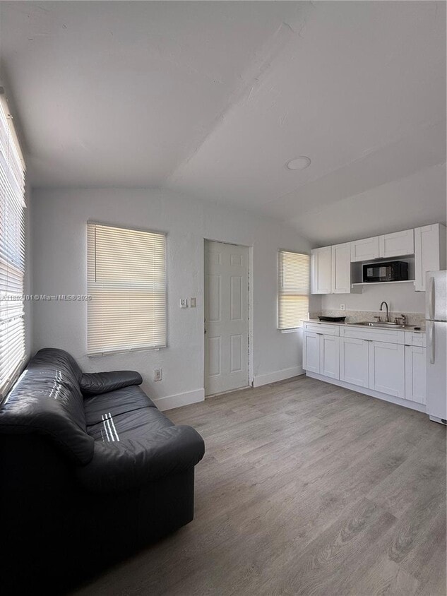 Foto principal - 2460 NW 61st St