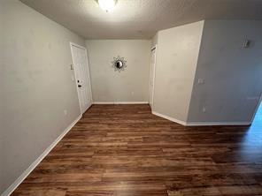 Building Photo - 5479 Vineland Rd