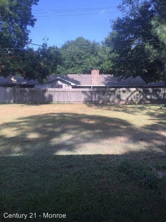 Foto del edificio - 3 br, 2 bath House - 2112 Valencia Ave