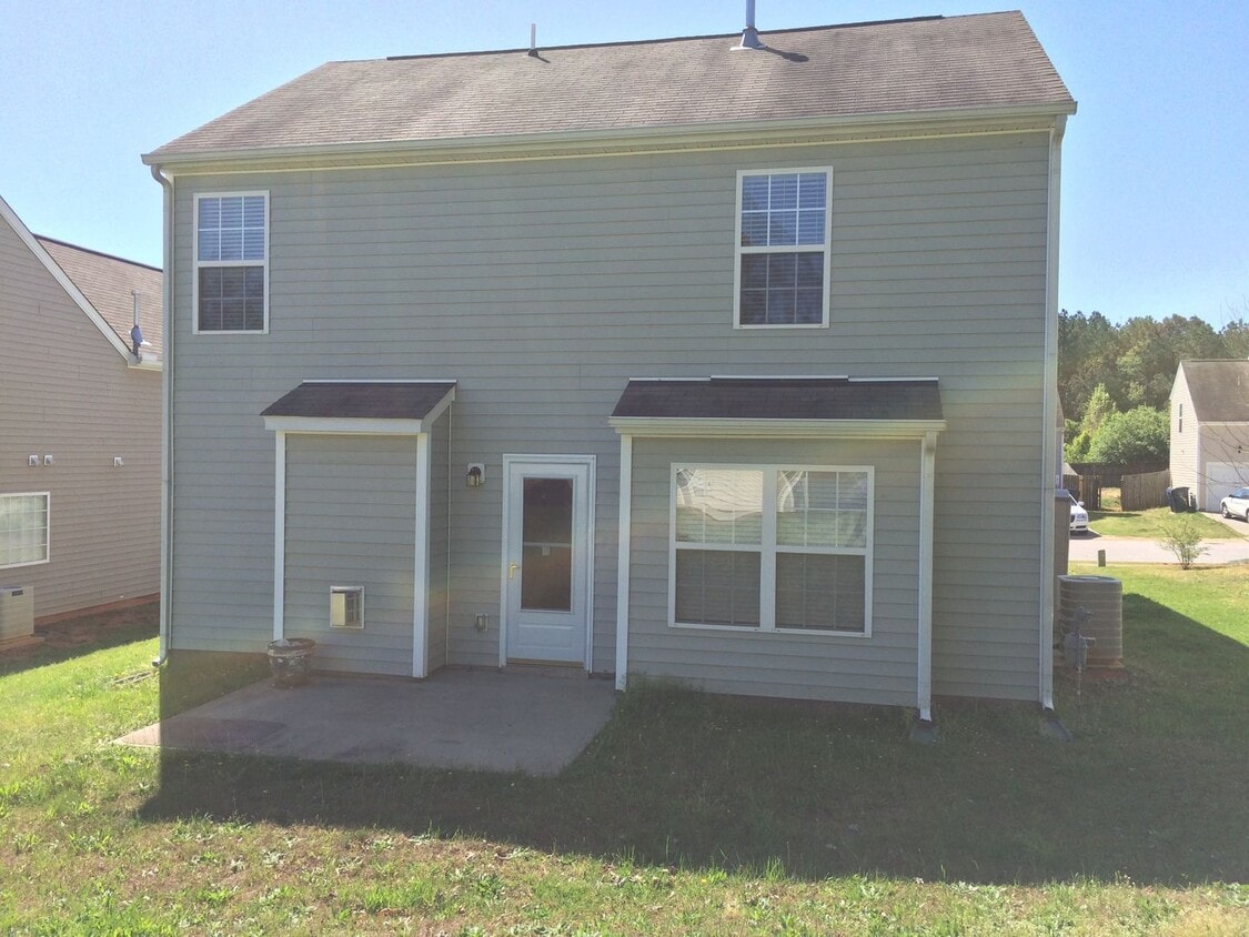 Building Photo - Now pre-leasing!