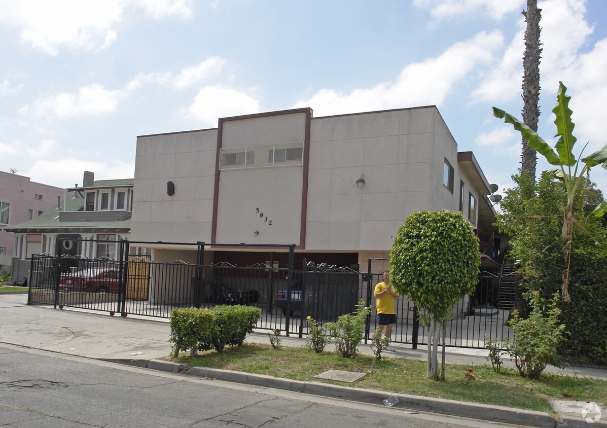 5832 Willoughby Ave, Los Angeles, CA 90038 Apartments in Los Angeles