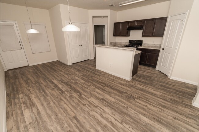 Building Photo - 9603 Schouten Dr