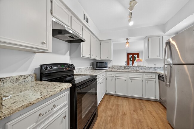Building Photo - 4404 Basswood Ln