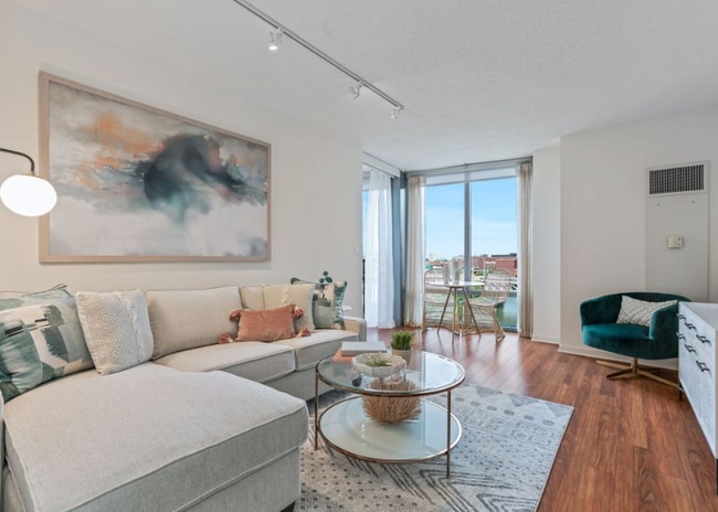 Photo - 333 W Hubbard St Apartment