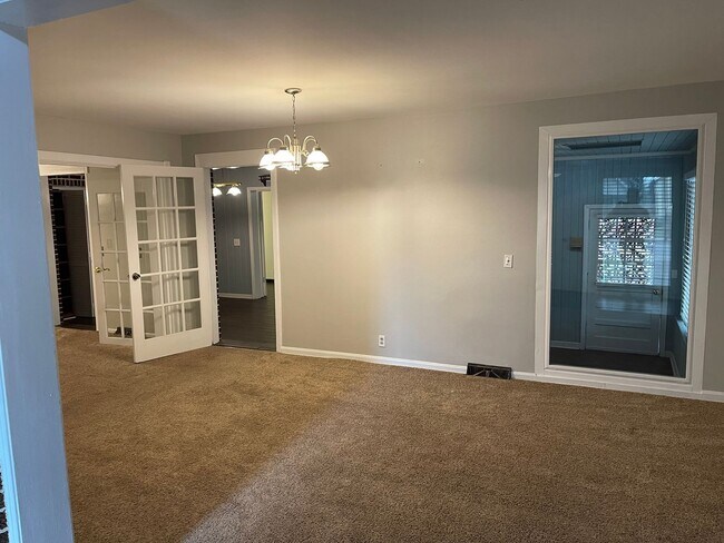 Building Photo - Downtown Nashville Charming Traditional Home