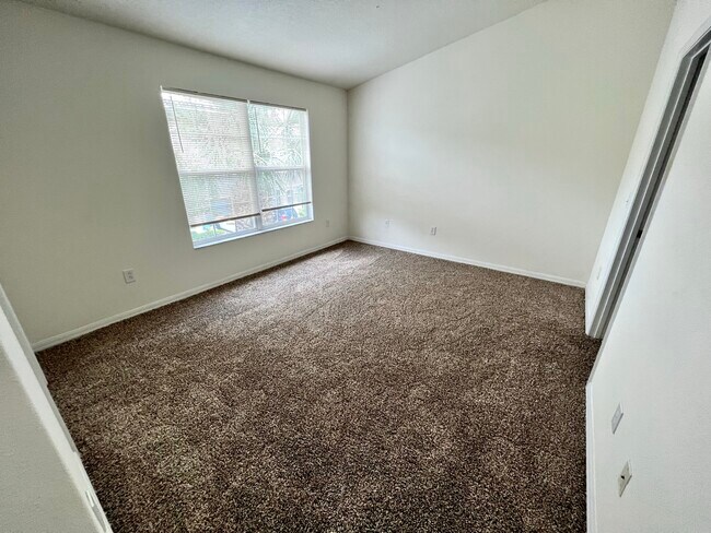 Building Photo - 2028 Strathmill Dr