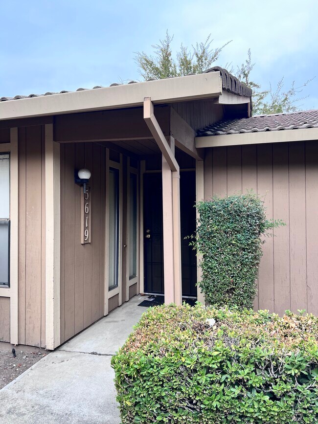 Building Photo - 5619 Blackoak Ct