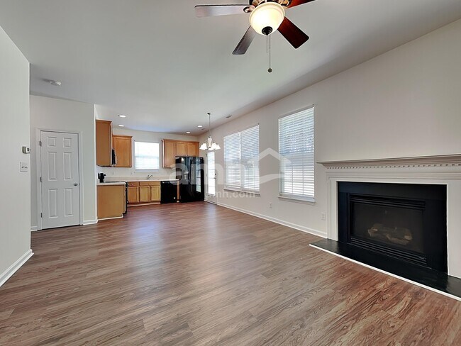 Foto del edificio - 5716 Running Fox Ln