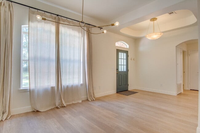 Building Photo - Stunning West Pensacola Home on Nearly an ...