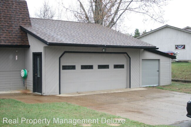 Building Photo - 3 br, 2.5 bath House - 110 Velkommen St. NE
