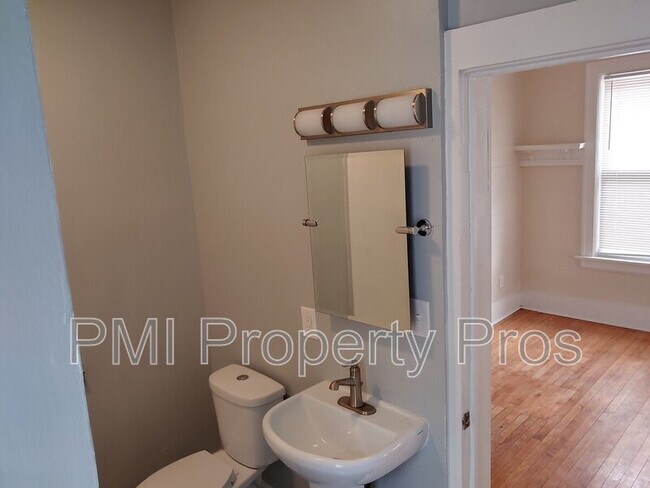 Foto del edificio - 2226 N Holton St