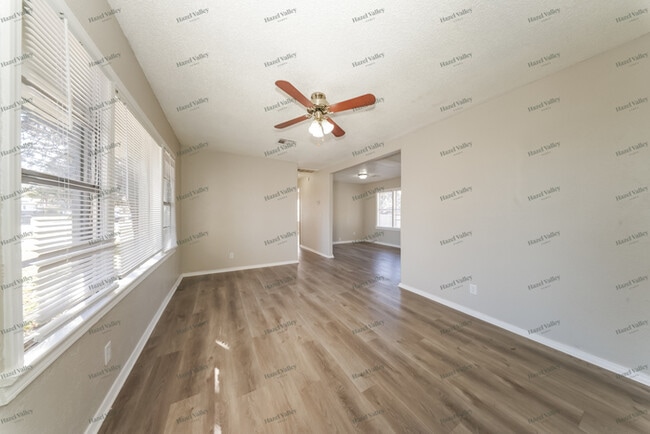 Building Photo - 1517 Oelke Dr