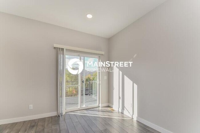 Building Photo - 4 Bedroom Pet-Friendly Home in Colorado Sp...