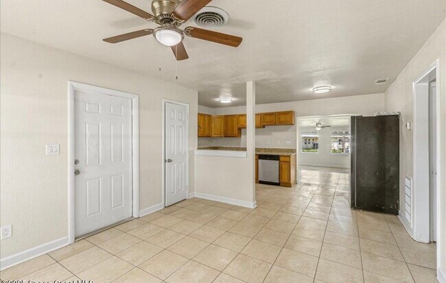 Foto del edificio - 1680 Thornton Ave