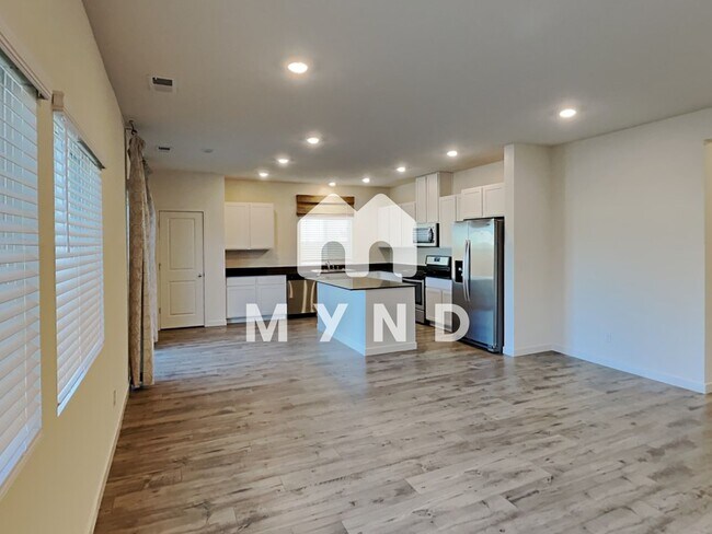 Building Photo - 499 Astraea Trl