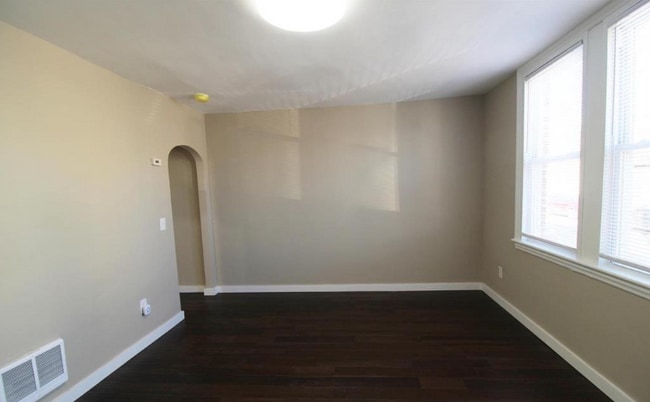 Building Photo - 402 N 64th St