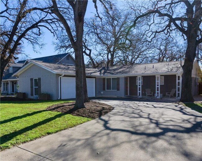 Foto del edificio - 2505 Rogge Ln