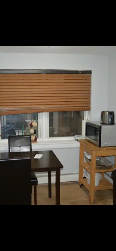 Foto del edificio - 642 E 80th St