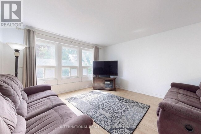 Building Photo - 12 Briarfield Dr