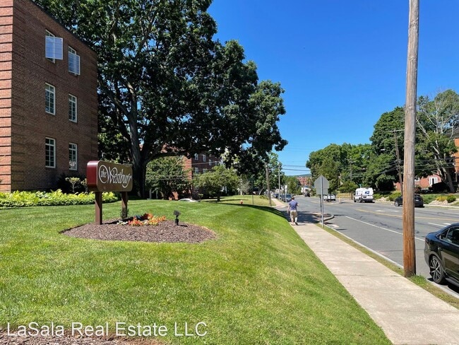 Building Photo - 2 br, 1 bath House - 869 Farmington Ave Ap...