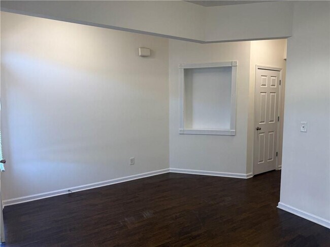 Building Photo - 2729 Heathrow Dr