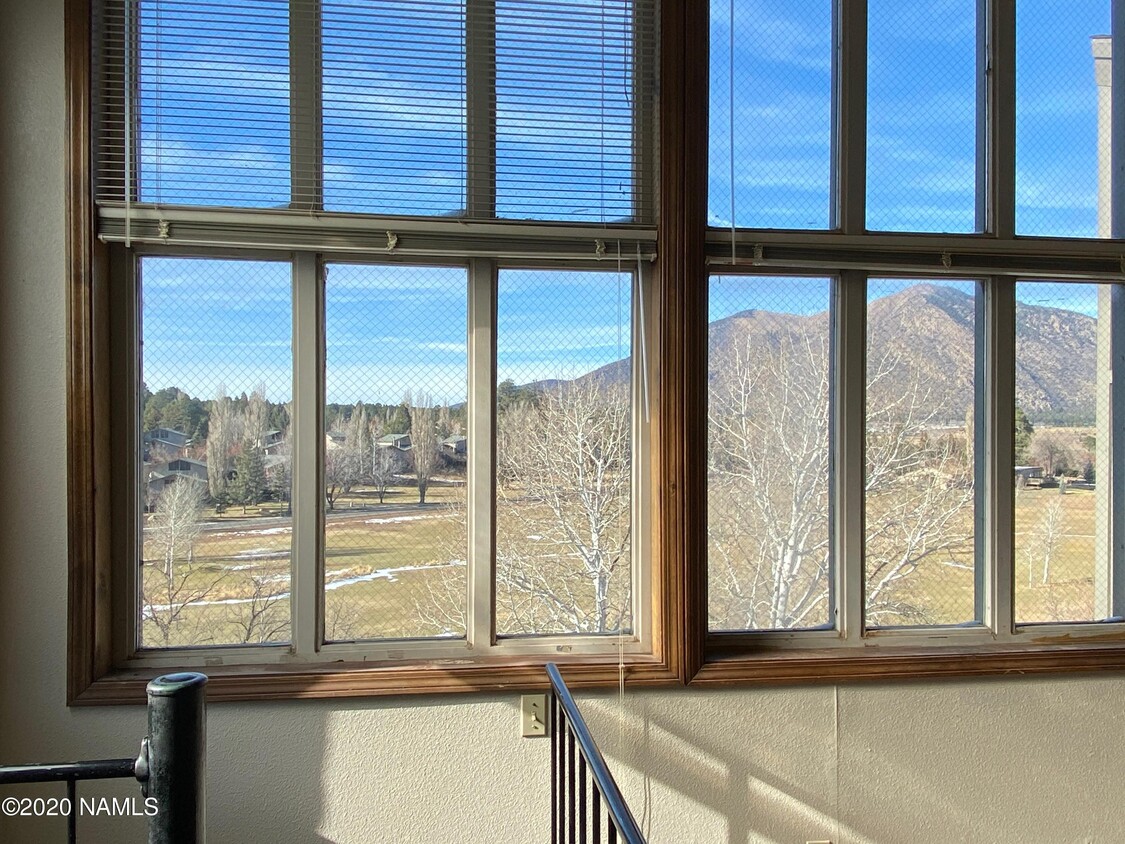 Primary Photo - 2600 Valley View Dr
