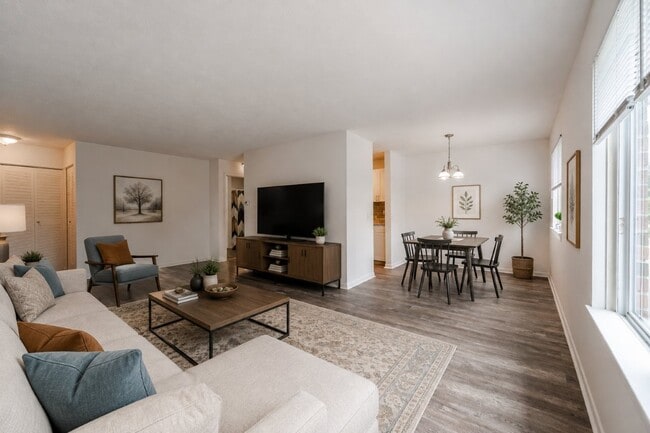 Building Photo - Waverlywood Apartments and Townhomes