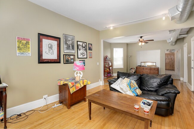 Foto del edificio - 4631 W Warwick Ave