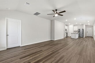 Building Photo - 825 Sun Grv Trl