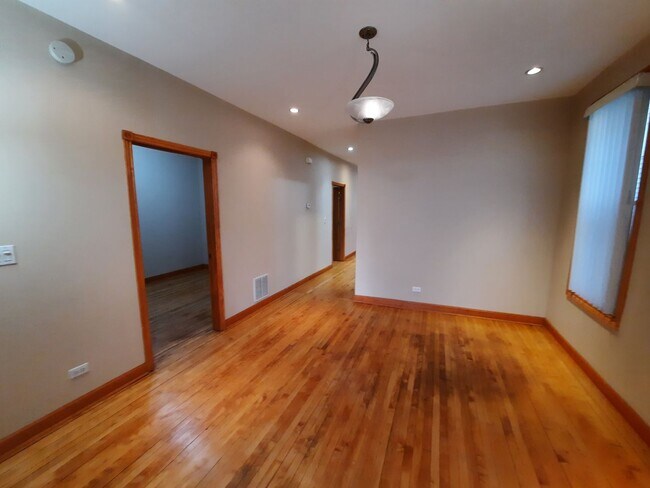 Building Photo - Nice Newly Renovated 2BD, 1BATH, 1St FL - ...