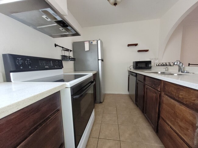 Building Photo - Beautiful Second Floor Condo in Great Area!