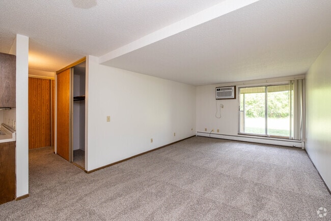 1BR, 1BA - 720SF - Living Room - The Oaks Apartments