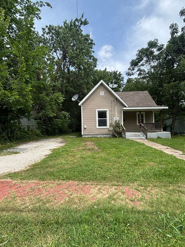 Primary Photo - Rent this 3 Bedroom 1.5 Bath with a Covere...