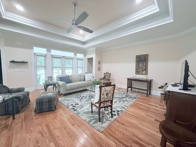 Foto del edificio - 3330 Jasmine Hill Rd