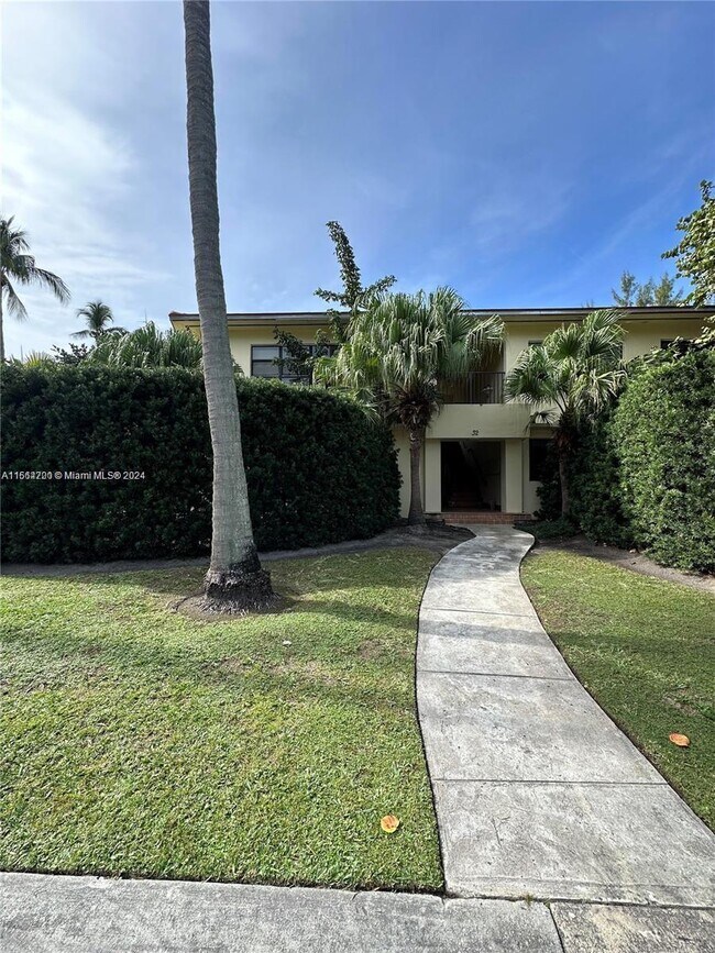 Building Photo - 32 Camden Dr