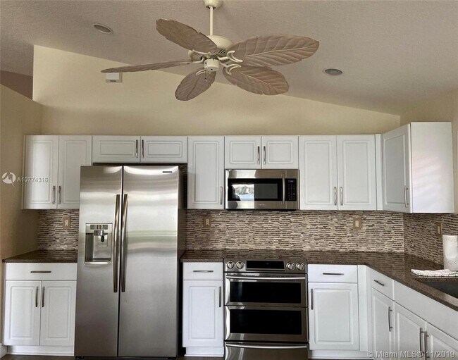 Foto del edificio - 19360 NW 24th Pl