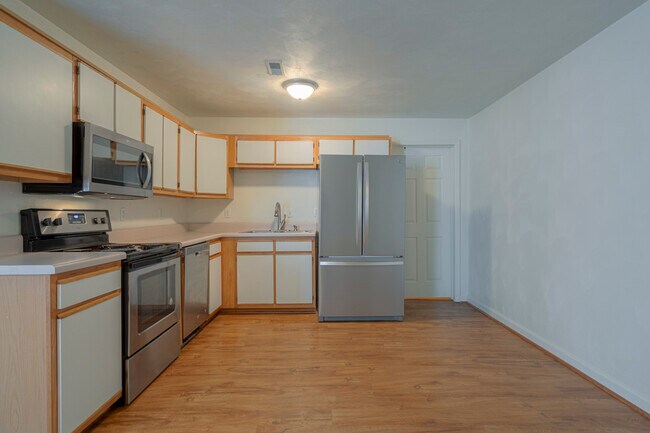 Foto del edificio - 913 Giles Rd