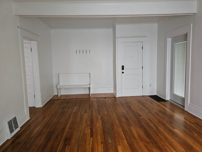 Foto del edificio - 607 Fuller Ave SE