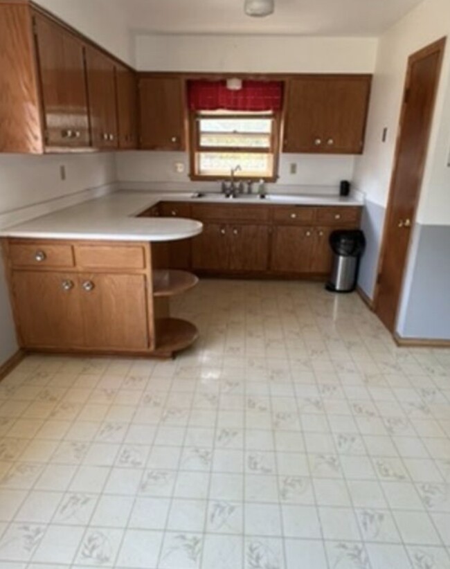 Kitchen - 4724 N 88th Ct