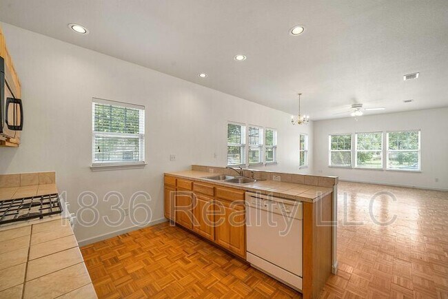 Foto del edificio - 2108 E 14th St