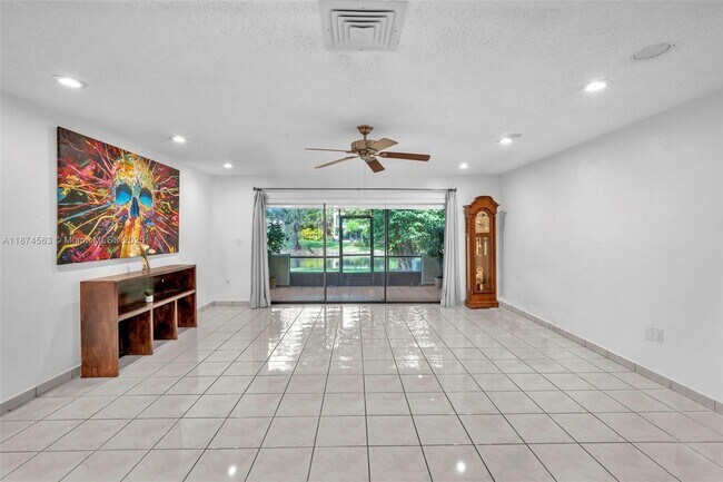 Building Photo - 3825 Estepona Ave