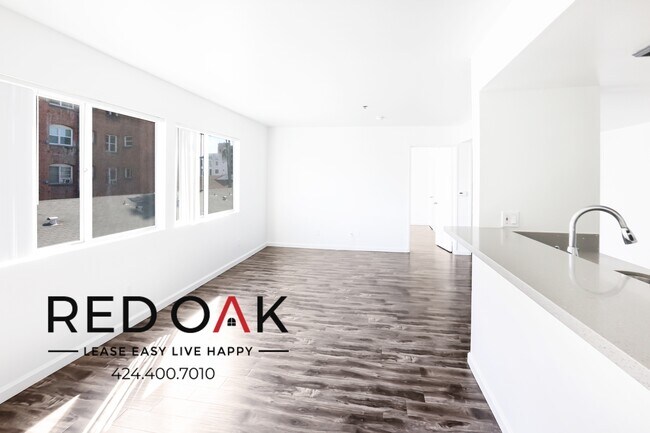 Building Photo - Spacious, Bright & Sunny Completely Remode...