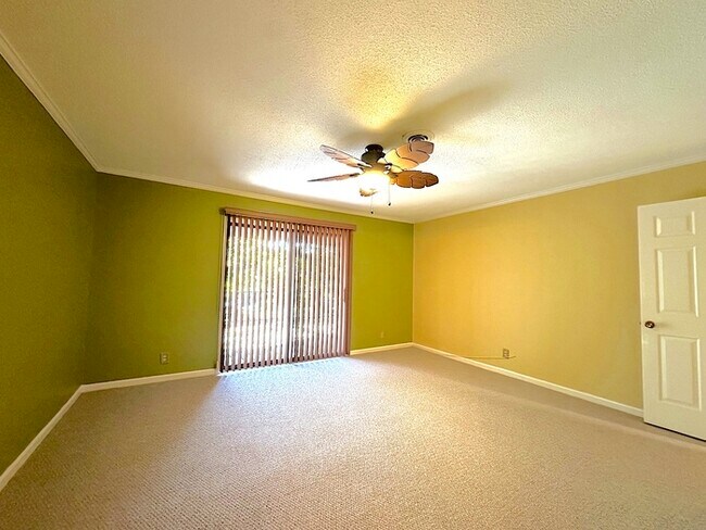Foto del edificio - 1590 Springpoint Rd