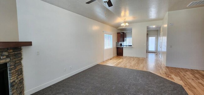Building Photo - 2509 E Hidden Crk St