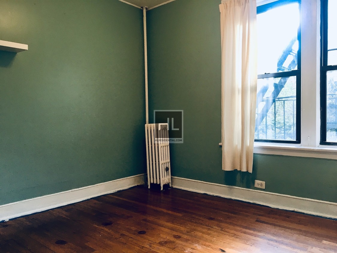 Foto principal - 1 bedroom apartment in sunnyside queens