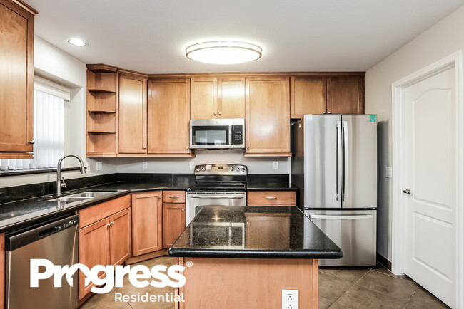 Building Photo - 2505 W Red Fox Rd