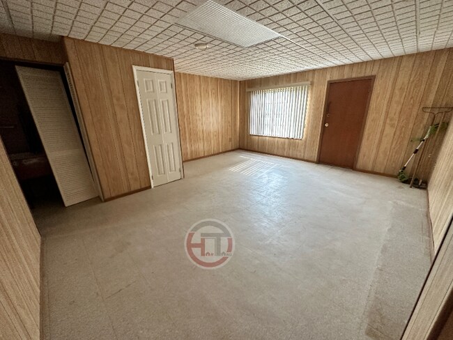 Foto del edificio - 1635 Mayflower Ave