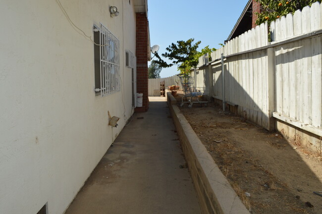 Foto del edificio - 3 BR, 2 BA, Two Car Garage Home For Rent