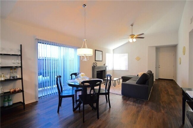 Foto del edificio - 518 Hunters Glen St